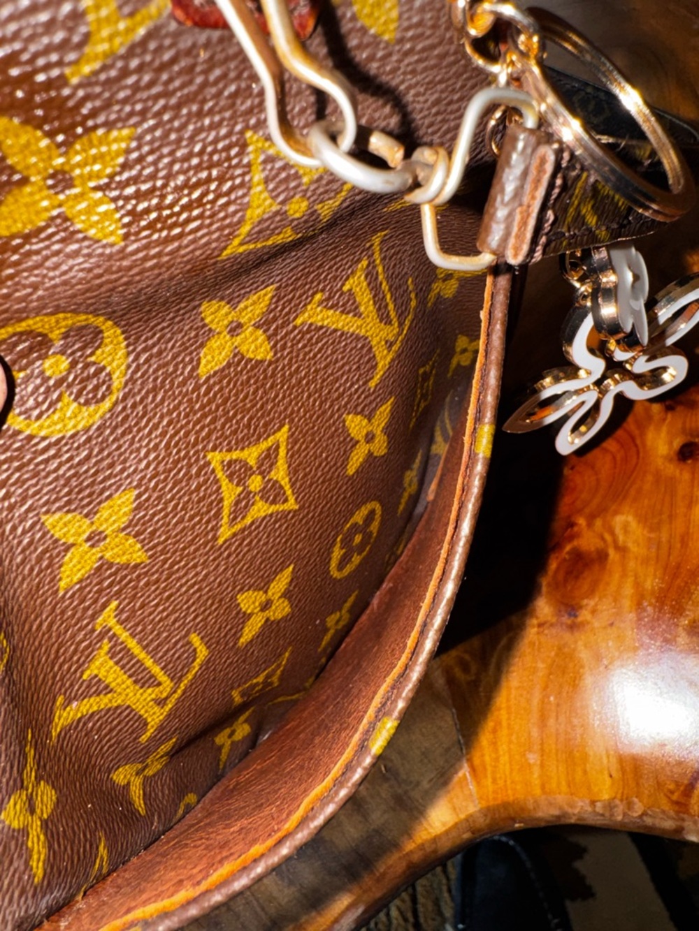 Louis Vuitton Crossbody
monogram bag DANUBE vintage reinvented - Picture 9 of 16